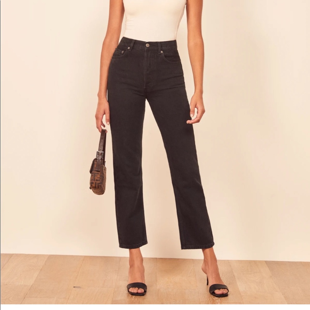 Black Reformation Cynthia high rise jeans in Black. Size 23.